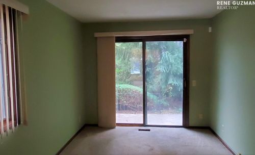 2325 Radcliff Vlg Dr, Grand Rapids MI 49546-7724 exterior