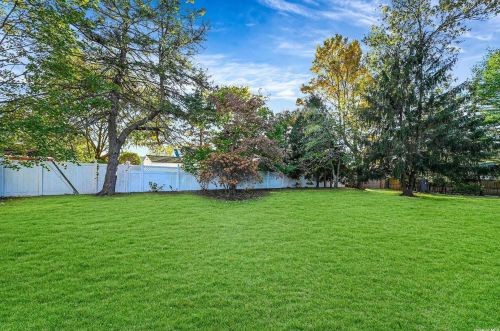 2 Gehrig St, Commack NY 11725-2006 exterior