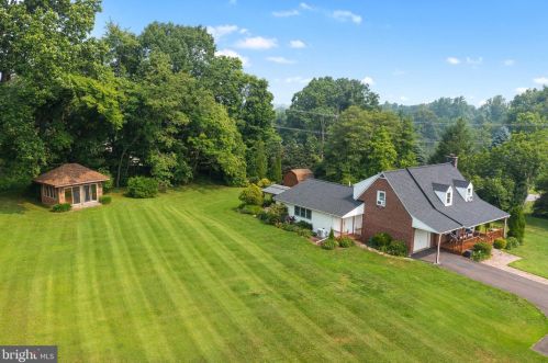 1421 Chestnut Hill Rd, Pottstown PA 19465-7156 exterior