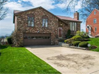 562 Oxford Blvd, Pittsburgh, PA 15243-1562