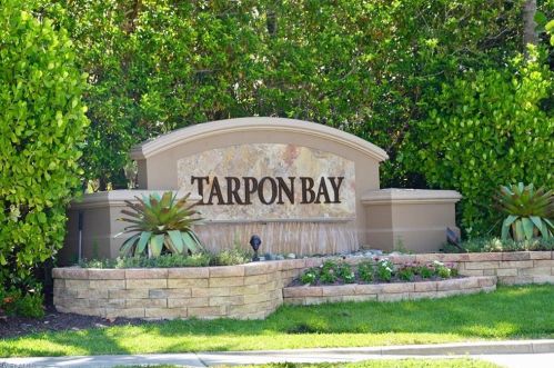 1709 Tarpon Bay Dr, Naples FL 34119-8712 exterior