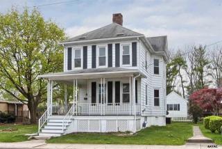 525 Fulton St, Hanover PA  17331-2710 exterior