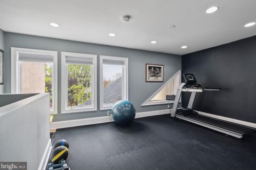 128 Bainbridge St, Philadelphia PA  19147-2402 exterior