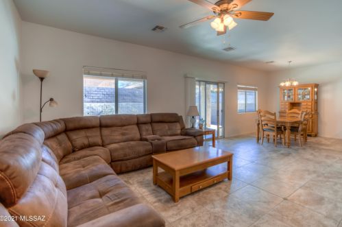 8363 Hunnic Dr, Tucson AZ 85747-5987 exterior