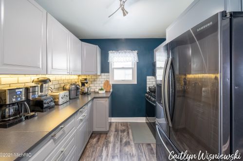 941 Northlawn St, Grand Rapids MI 49505-3717 exterior