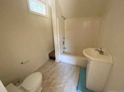 151 Salem Rd, Ridgefield CT 06877-3122 exterior