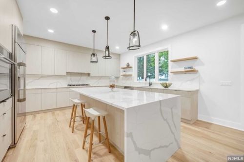 22 Lois Ave, Demarest NJ  07627-2220 exterior