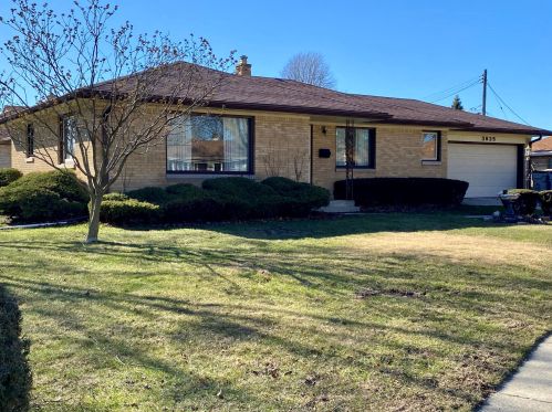 3925 74th St, Milwaukee, WI 53220-2313