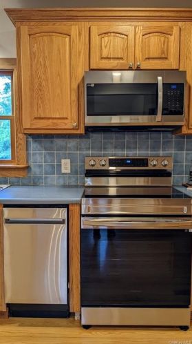 7 Phillips Rd, Poughkeepsie NY 12603-2909 exterior