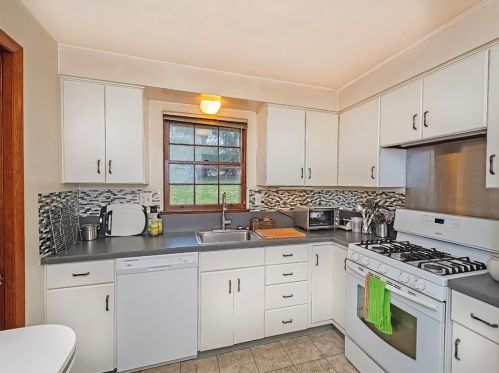 574 Clemson Dr, Pittsburgh PA exterior