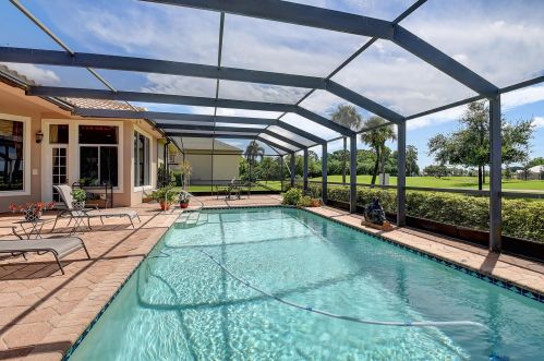 8048 Desmond Dr, Boynton Beach FL 33472-5013 exterior