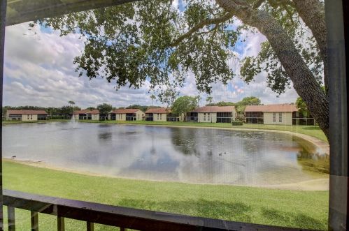 10447 Circle Lake Dr, Boynton Beach FL 33437-3486 exterior