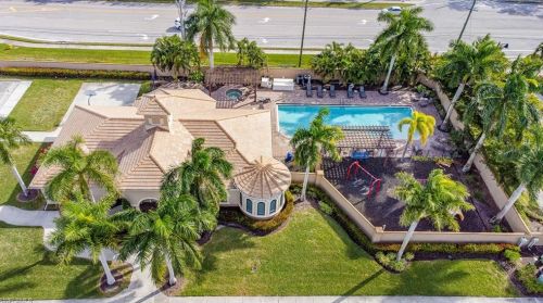 1530 Serrano Cir, Naples, FL 34105-4953