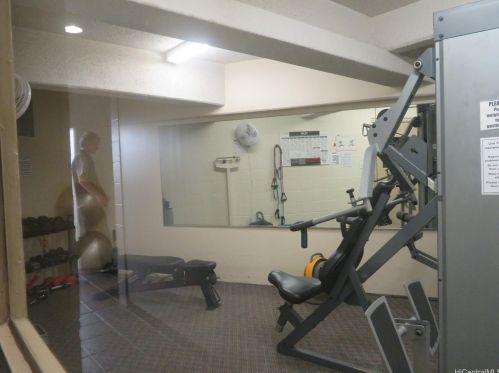 469 Ena Rd, Honolulu HI  96815-1749 exterior