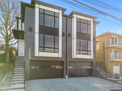 152 Morningside Ln, Palisades Park, NJ 07650-1918