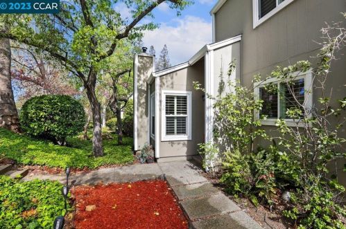 372 Camelback Rd, Concord CA  94523-1357 exterior