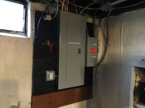 25 Pearl St, Windsor Locks CT 06096-1421 exterior