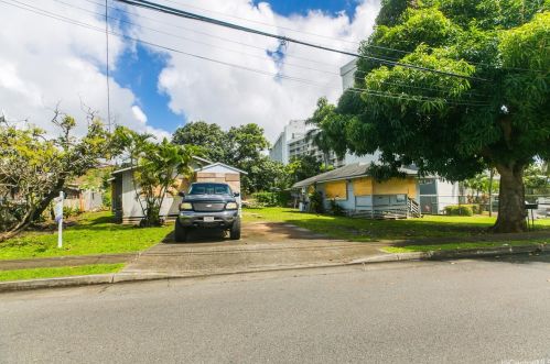 1004 Laa Ln, Honolulu, HI 96817-2817