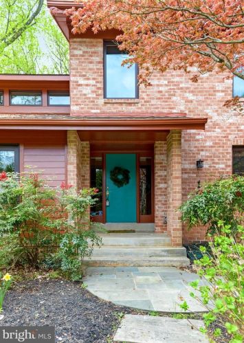 16 Arlive Ct, Rockville MD 20854-2978 exterior