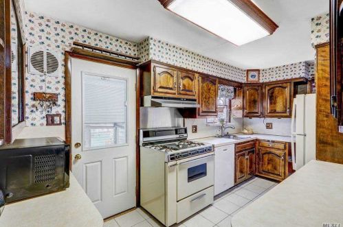 520 17 St, Babylon NY 11704-2634 exterior