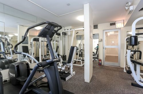 1550 Lake Shore Dr, Chicago IL  60610-1675 exterior