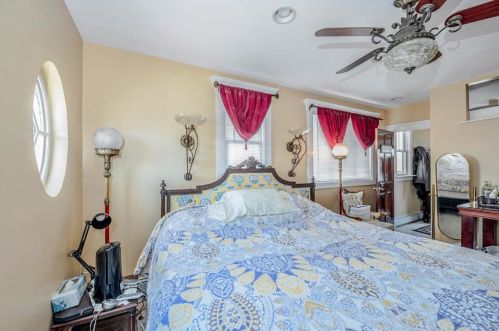 22 Freebody St, Middletown RI 02840-3548 exterior