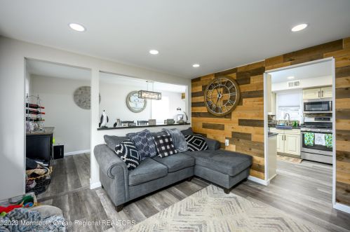 22 Bay Ave, Middletown NJ  07748-5711 exterior