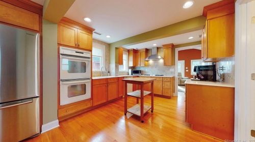 156 4 Ave, Milford CT exterior