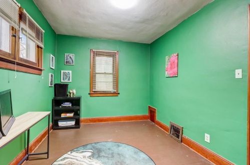 5946 40th St, Milwaukee WI  53209-3923 exterior