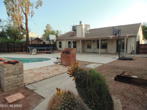 10600 Breckinridge Dr, Tucson AZ 85730-5018 exterior