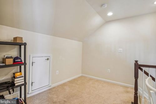 3570 Huntley Manor Ln, Alexandria VA  22306-5111 exterior