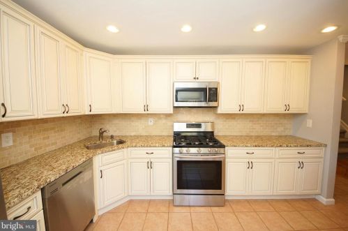 25 Jasmine Ct, Trenton NJ 08648-4808 exterior