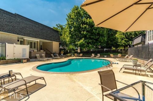 5430 Chemin De Vie, Atlanta GA 30342-2577 exterior