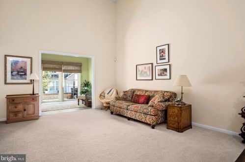 49 Falcon Ct, Trenton NJ 08690-2466 exterior