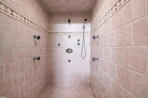 1140 Autumnview Dr, Rochester MI 48307-6060 exterior