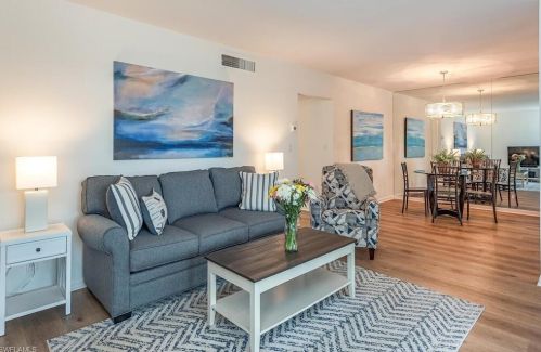 2010 Alamanda Dr, Naples, FL 34102-4754