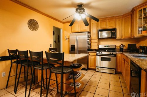 883 Inman Ave, Edison, NJ 08820-1235