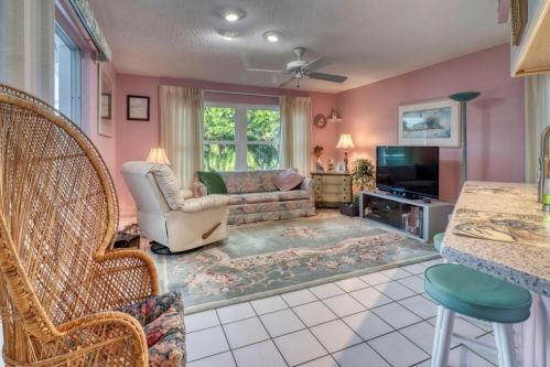 248 Bay Mdw Dr, Naples FL 34113-8301 exterior