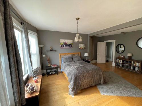 2627 Murray Ave, Milwaukee WI 53211-3624 exterior