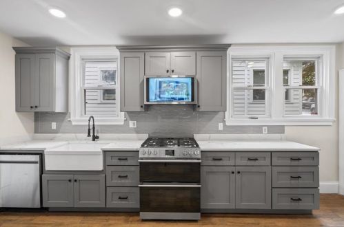 107 Overhill Rd, Providence RI  02906-4916 exterior