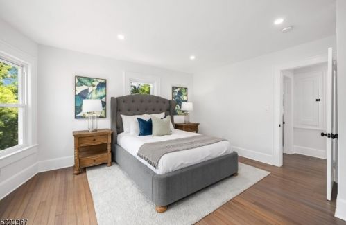 122 Ctr St, Clinton NJ 08809-1318 exterior