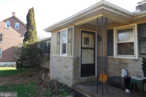 124 Delp Rd, Lancaster, PA 17601-3906