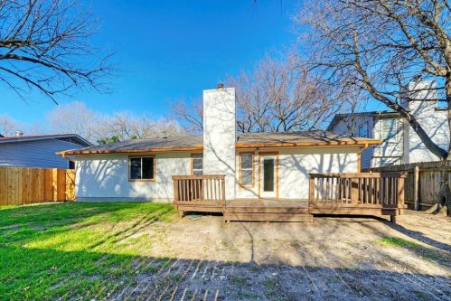 527 Blackberry Dr, Austin TX  78745-6500 exterior