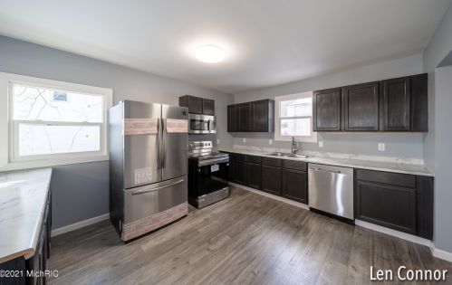 1921 Douglas Ave, Kalamazoo MI 49007-1638 exterior