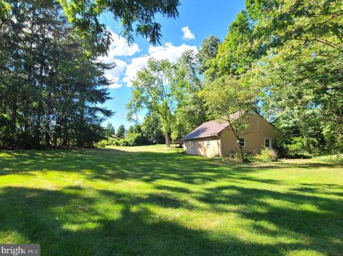 639 Alexander Spring Rd, Carlisle, PA 17015-9132