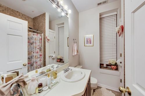 1112 Damen Ave, Chicago IL 60622 exterior