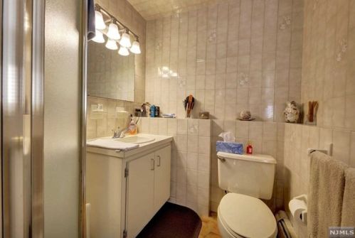 205 Larch Ave, Teaneck NJ 07666-2341 exterior