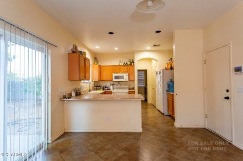 2903 Cavalier Dr, Phoenix AZ 85019-1717 exterior