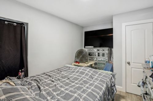 20 Grv Ter, Irvington NJ 07111-2722 exterior