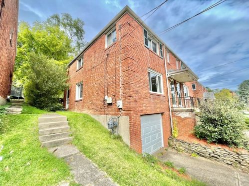 664 Crystal Dr, Pittsburgh PA 15228-2567 exterior